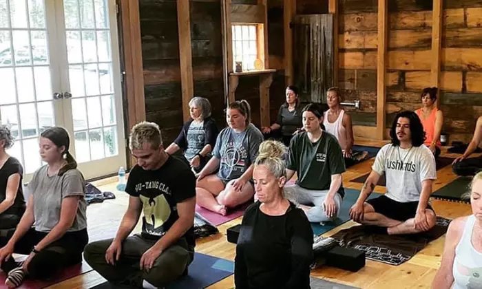 Up to 41% Off on Yoga at Lulu's Barn & Alpacas - Second Medium