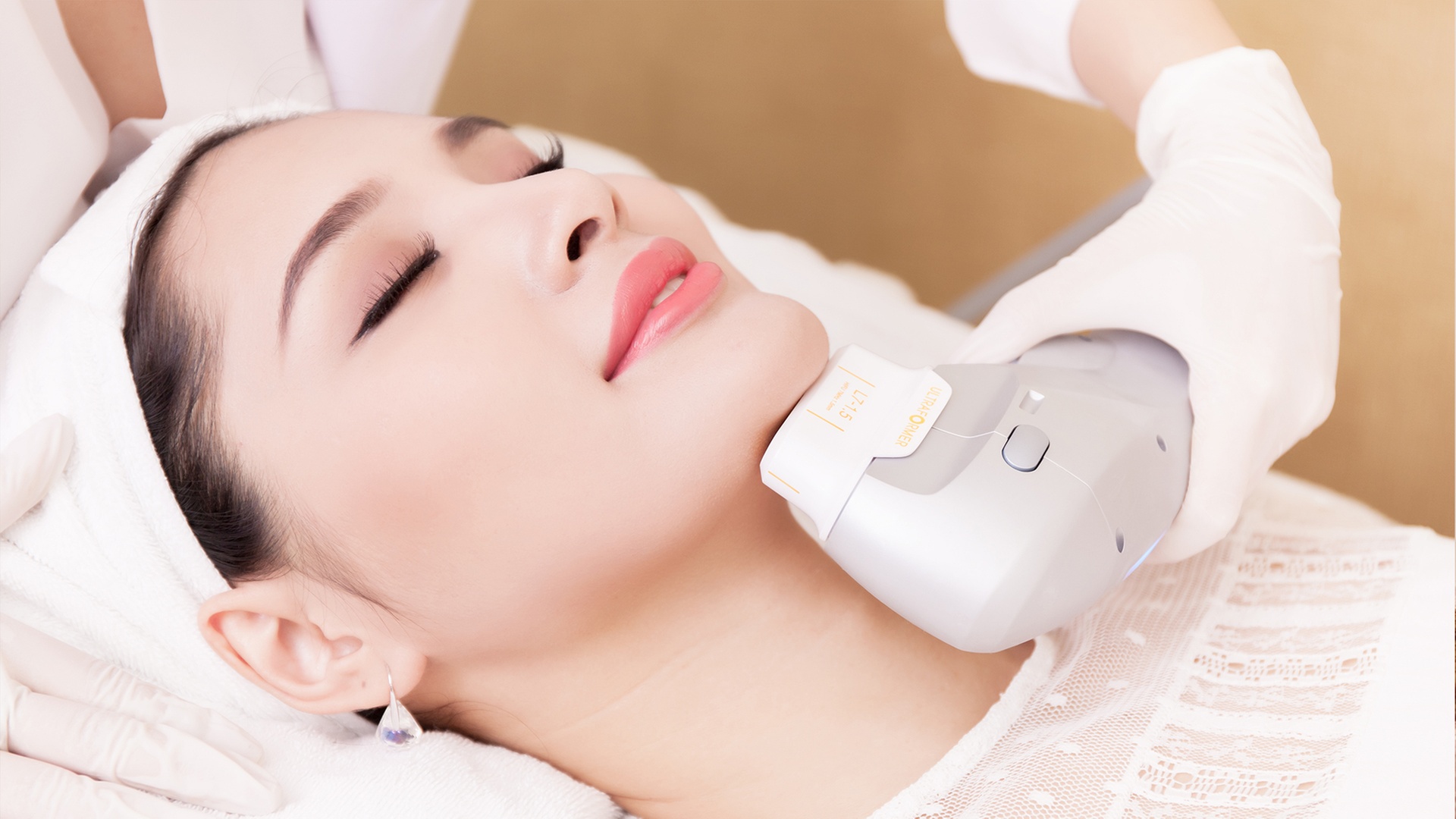Up to 72% Off on HIFU full face at Lipoderm Clinic