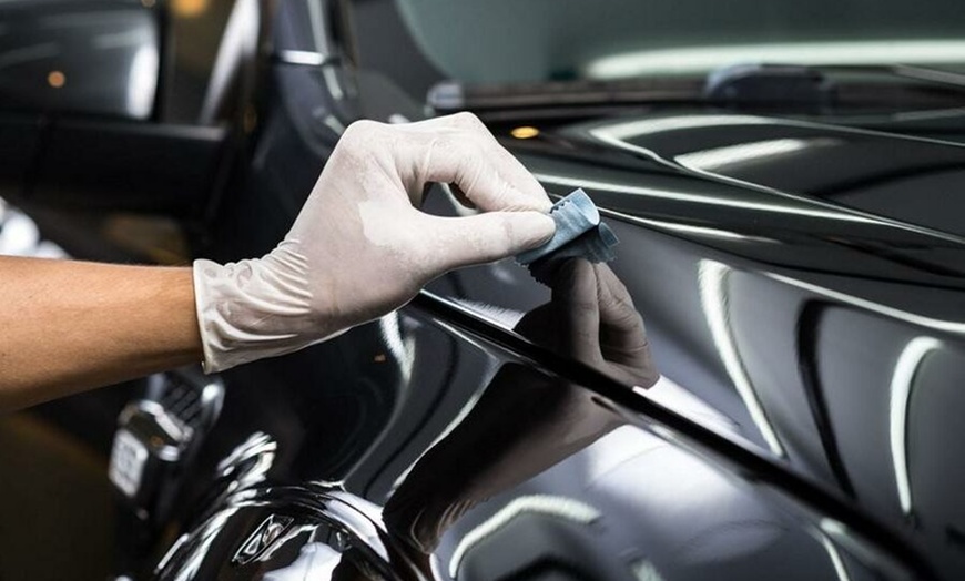 Image 2: Premium-Innen- oder Außenreinigung für verschiedene Fahrzeugarten