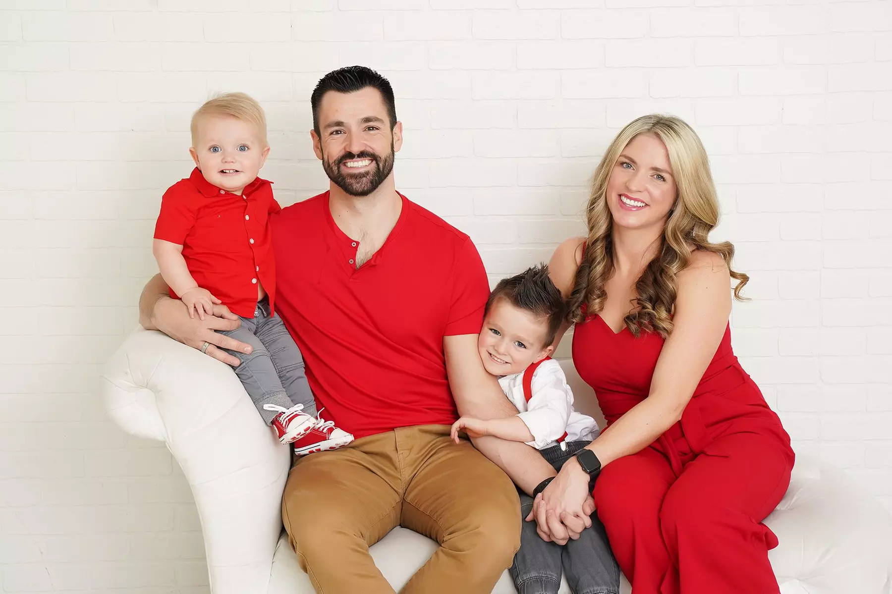 Studio Photo Shoot: 20 or 45 Minute Session with Up to 4 People