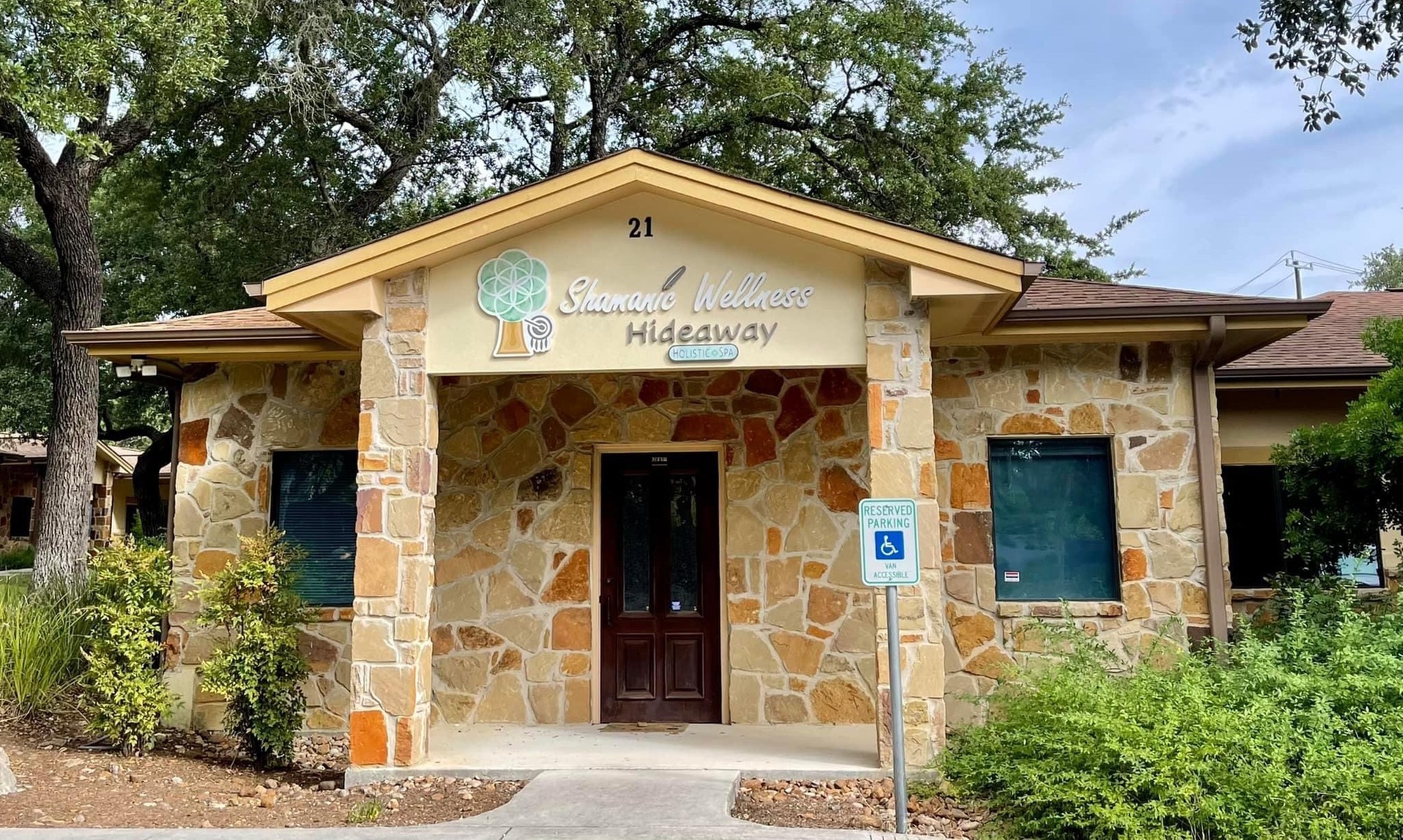 70 or 105-Minute Customized Massage with Chakra Stones & Aromatherapy