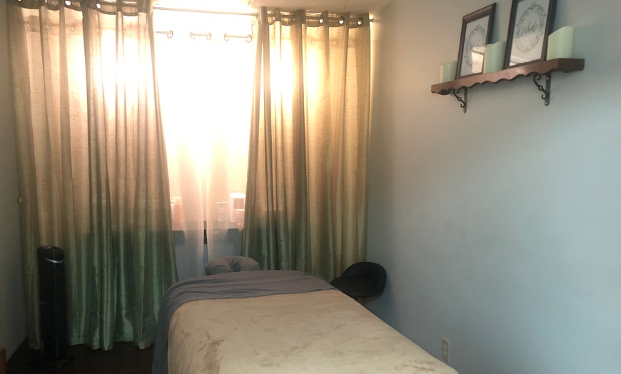 Image 4: Relaxing Swedish, Deep Tissue, & Exfoliating Body Scrub Massages