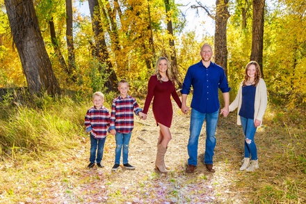 30 Minute Outdoor Portrait Session and $100 Product Credit - Darci Amundson Photography