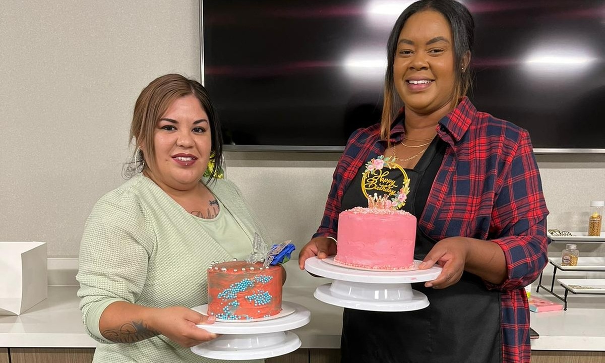 Join a Fun In-person Cake Decorating Class with BYOB