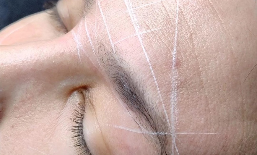 Image 3: Lifting y tinte de pestañas con opción a visagismo y tinte de cejas 