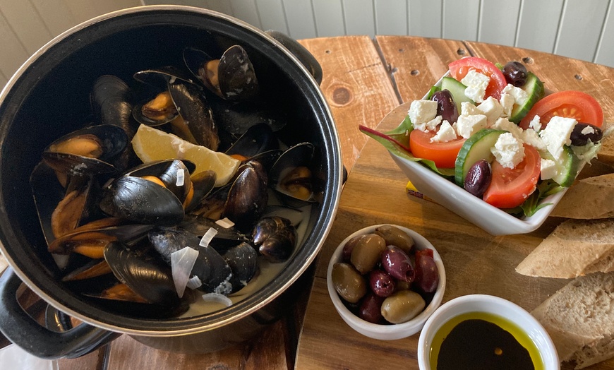 Image 3: Seafood Sharer for Two at The Jolly Sailor At Heybridge Basin