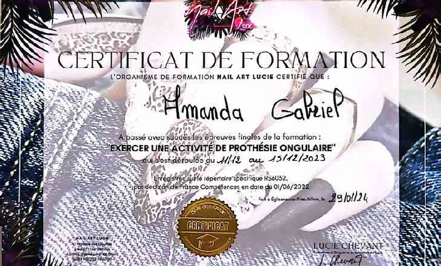 Image 2: Mains et pieds sublimés avec vernis semi-permanent à Abrac Amanda
