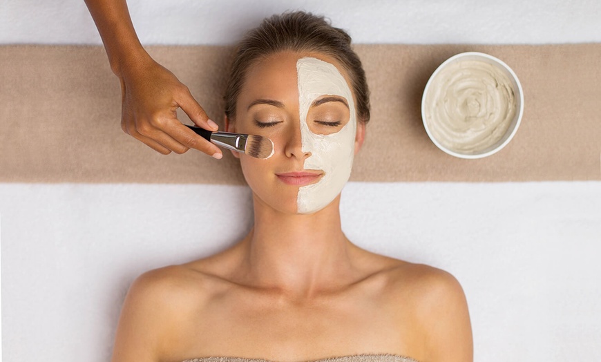 Image 2: Up to 69% Off on Facial at Skin Spa by Nargess
