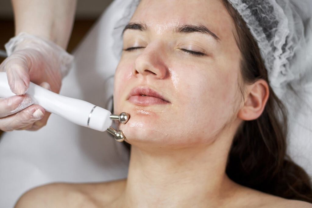 Odmładzający zabieg na twarz w firmie LP Studio Zdrowego Ciała