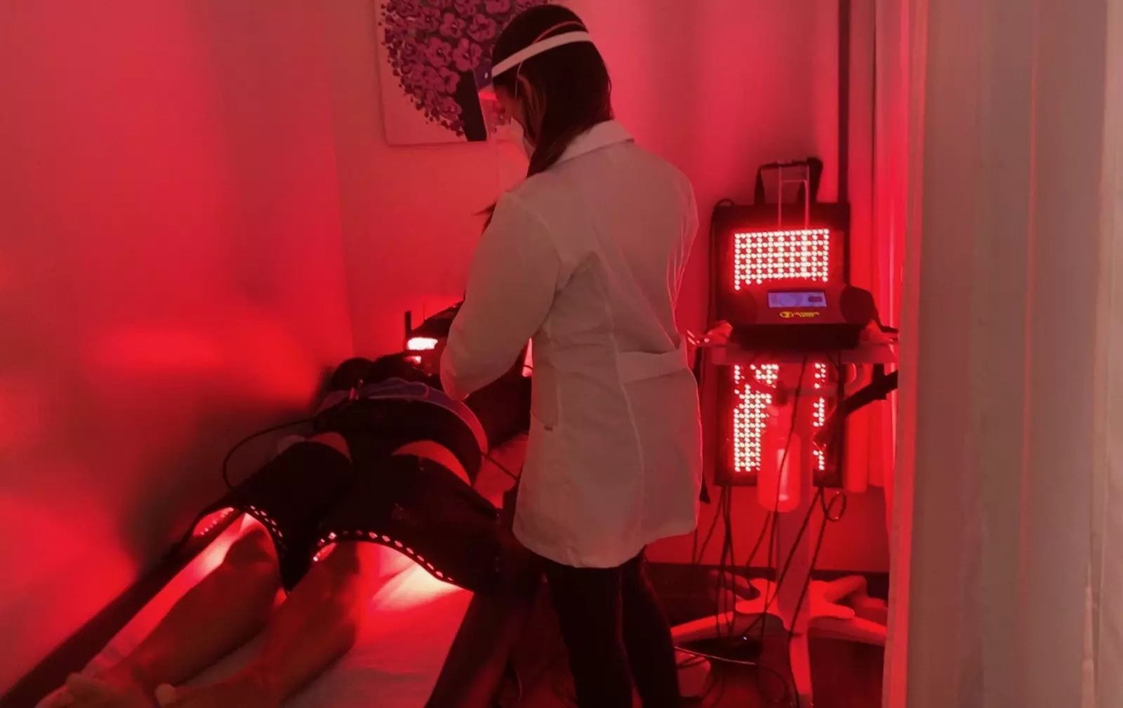 Up to 50% Off on Infrared Therapy at Sculpt-Lift - Primary Image