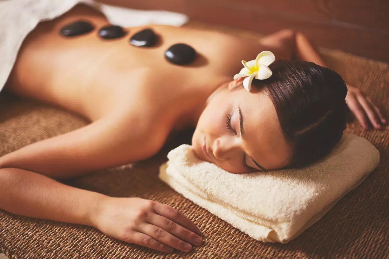 Experience NiQi Massage's deep tissue massage options, including aromatherapy, for up to 50% off. - Primary Image