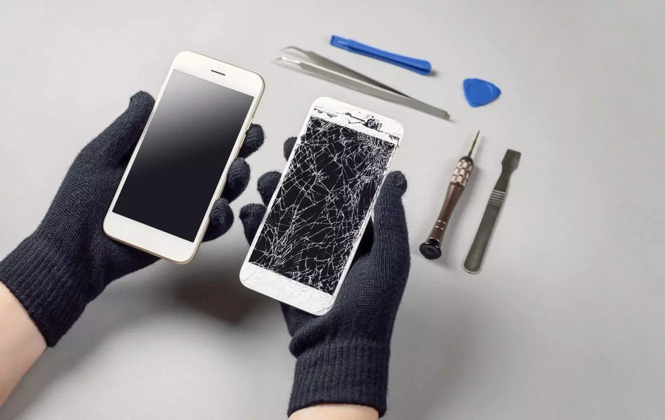 Smartphone Repair Options for iPhones and Samsung Devices