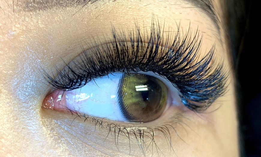 Image 2: Full Set of Eyelash Extensions for Stunning Eyes!
