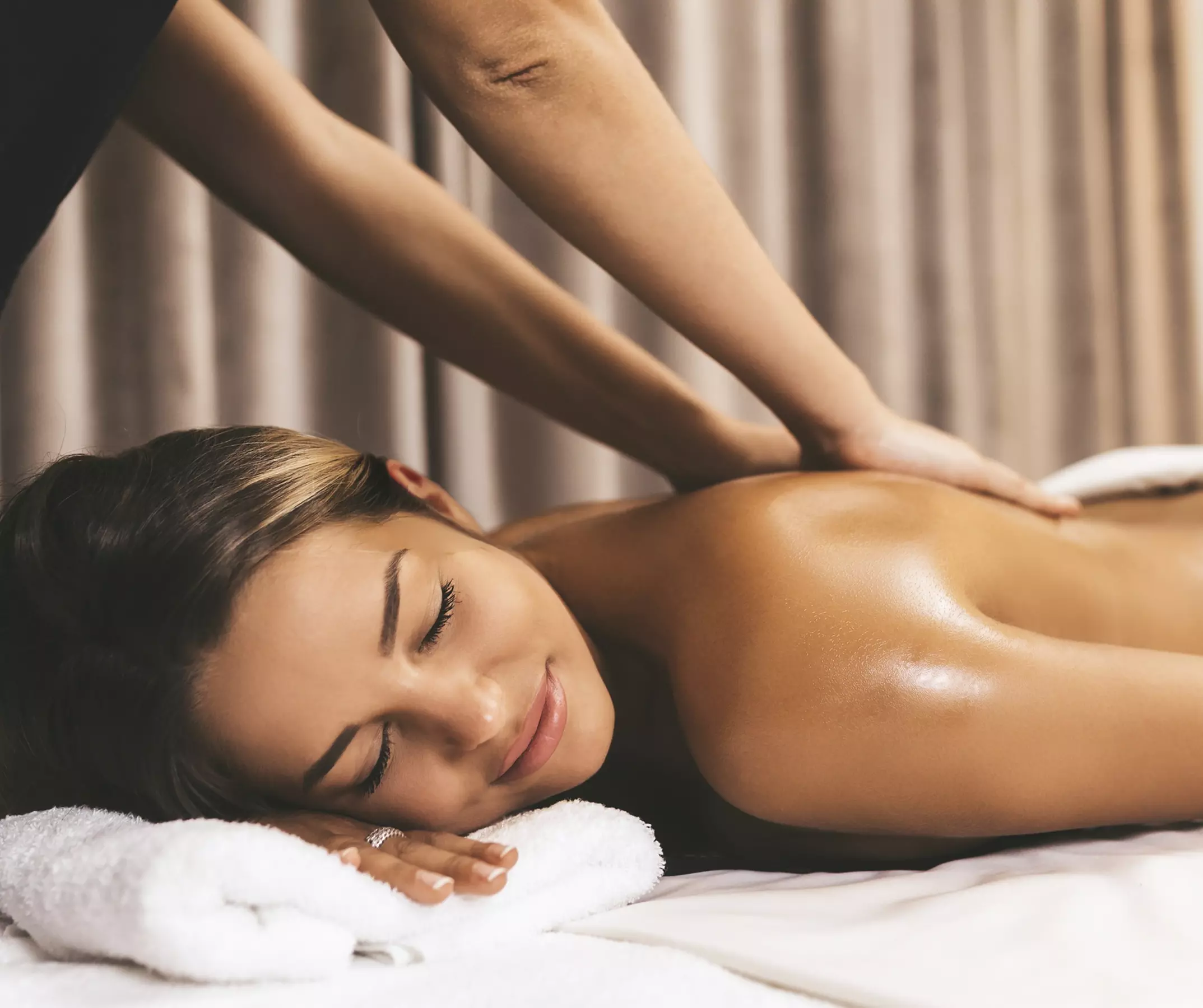 80 min de massage et de détente à l'huile chaude sur tout le corps - Primary Image