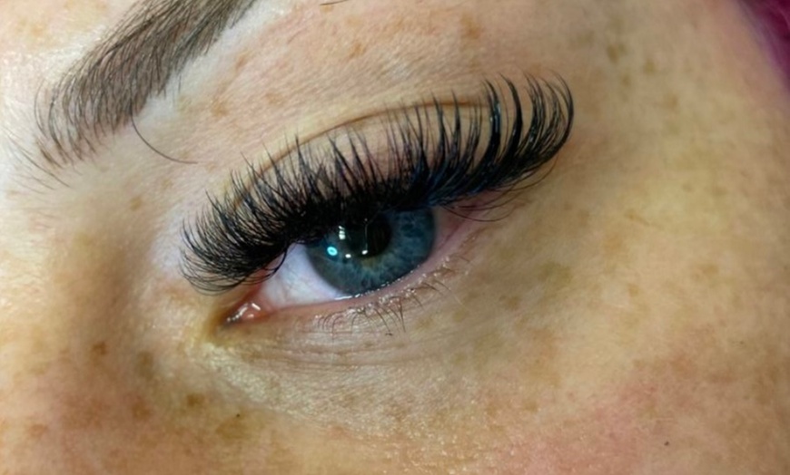 Image 3: Up to 36% Off on Eyelash Extensions at Lalash By Day