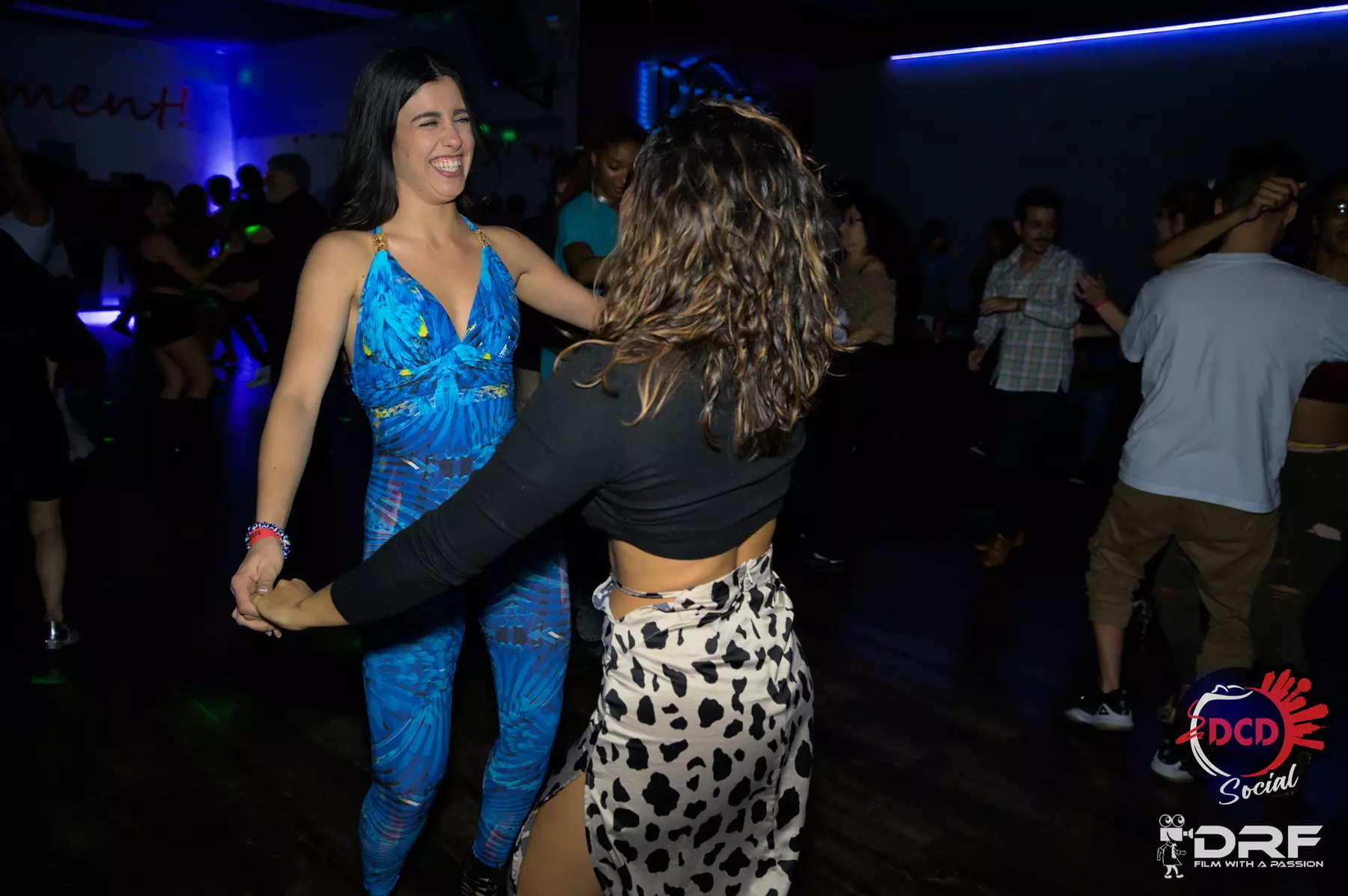 Group Dance Classes for Beginners and Enthusiasts