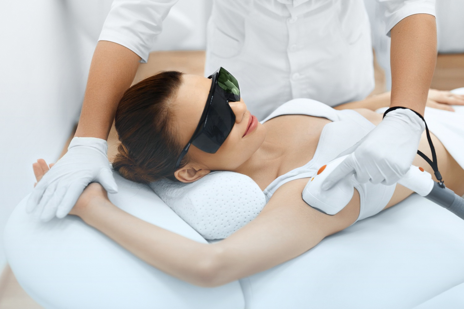 Six laser hair removal sessions on small or medium area