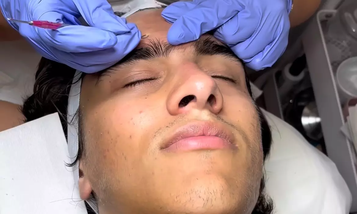 Up to 43% Off on HydraFacial at RoxyLashesSpa