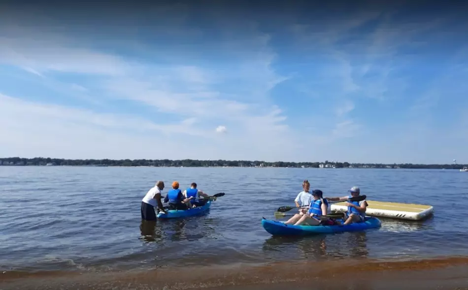 Experience Paddleboarding and Kayaking at Huddy Park