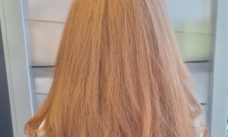 Image 6: Custom Haircut, Conditioning & Blowdry with Color or Highlights
