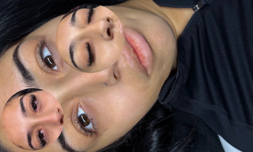 Image 3: Sublimez votre regard avec un rehaussement ou des extensions de cils