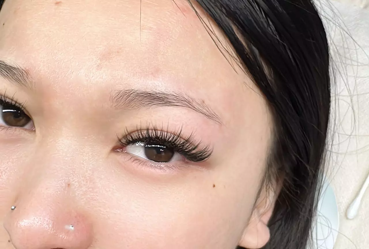 Experience ML Lash Studio's Classic, Hybrid, or Volume Eyelash Extensions with up to 30% off - Second Medium