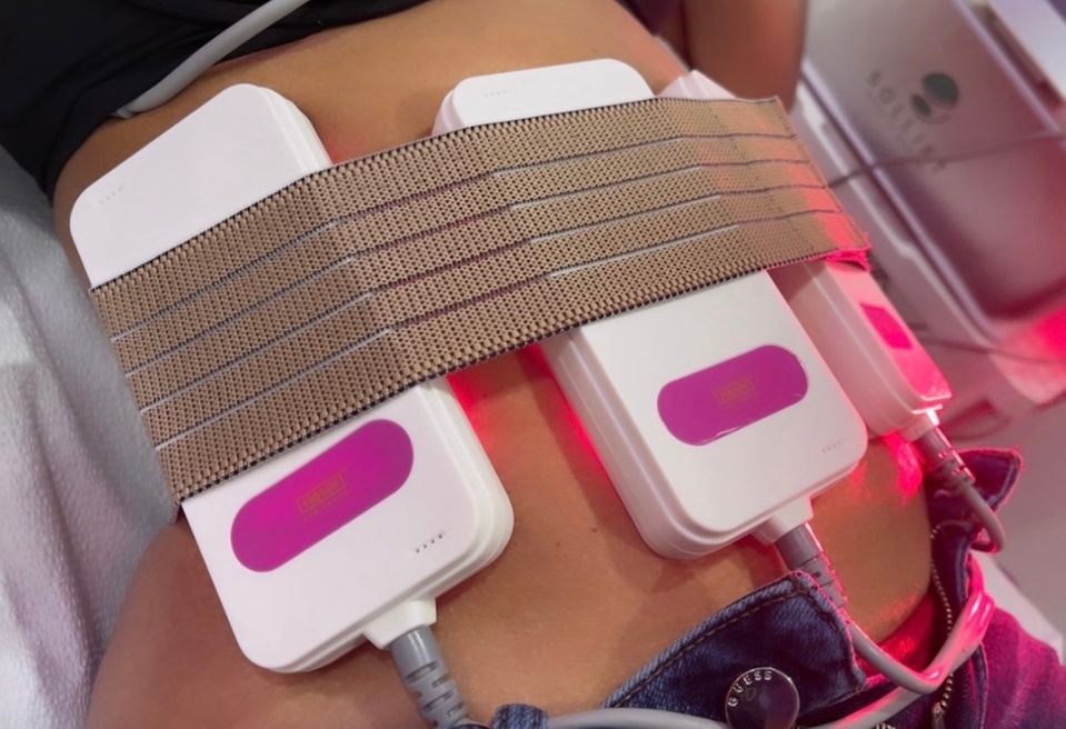 Get a Non-Invasive Laser Lipo Treatment for Targeted Fat Reduction