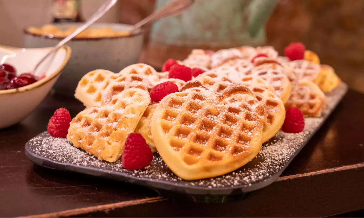 Sonntagsbrunch im stilvollen Gewölbekeller mit Buffet