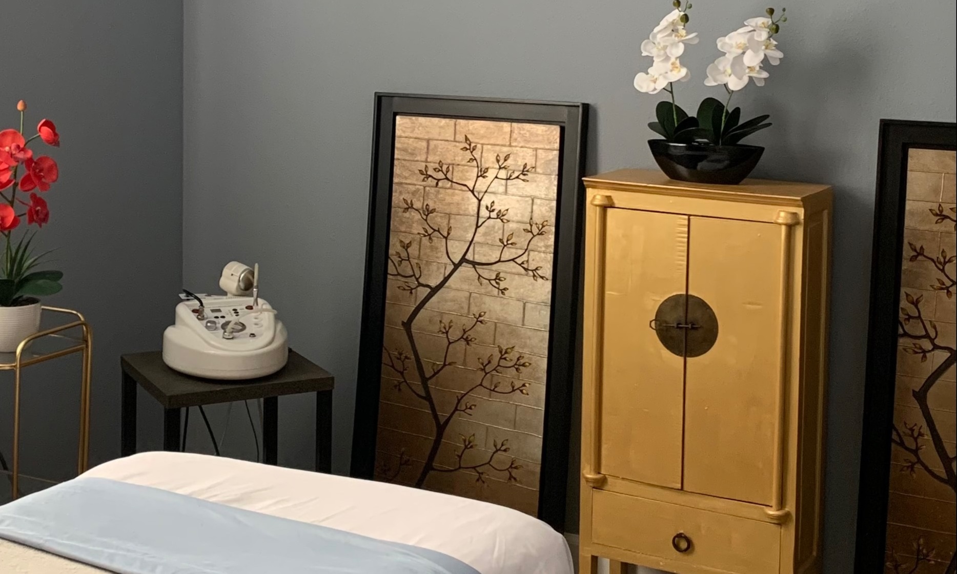 Dive into relaxation at Zenity Spa! Enjoy up to 57% off 50-Min Facials with Neck Massage or Hydrafacial Magic! - Second Medium