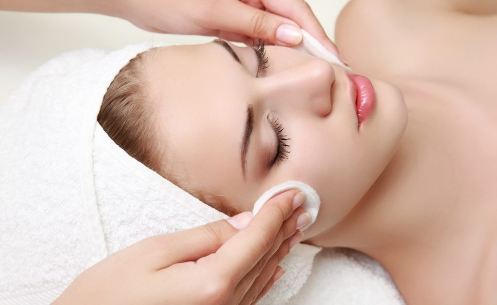 80-Min Deep Cleansing Facial with BioLight & Free Day Spa Pass