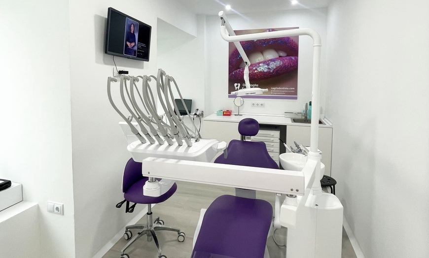 Image 8: Hasta 88% de dto. en Blanqueamiento dental - En consulta - Sin marca en Clínica Dental Sante