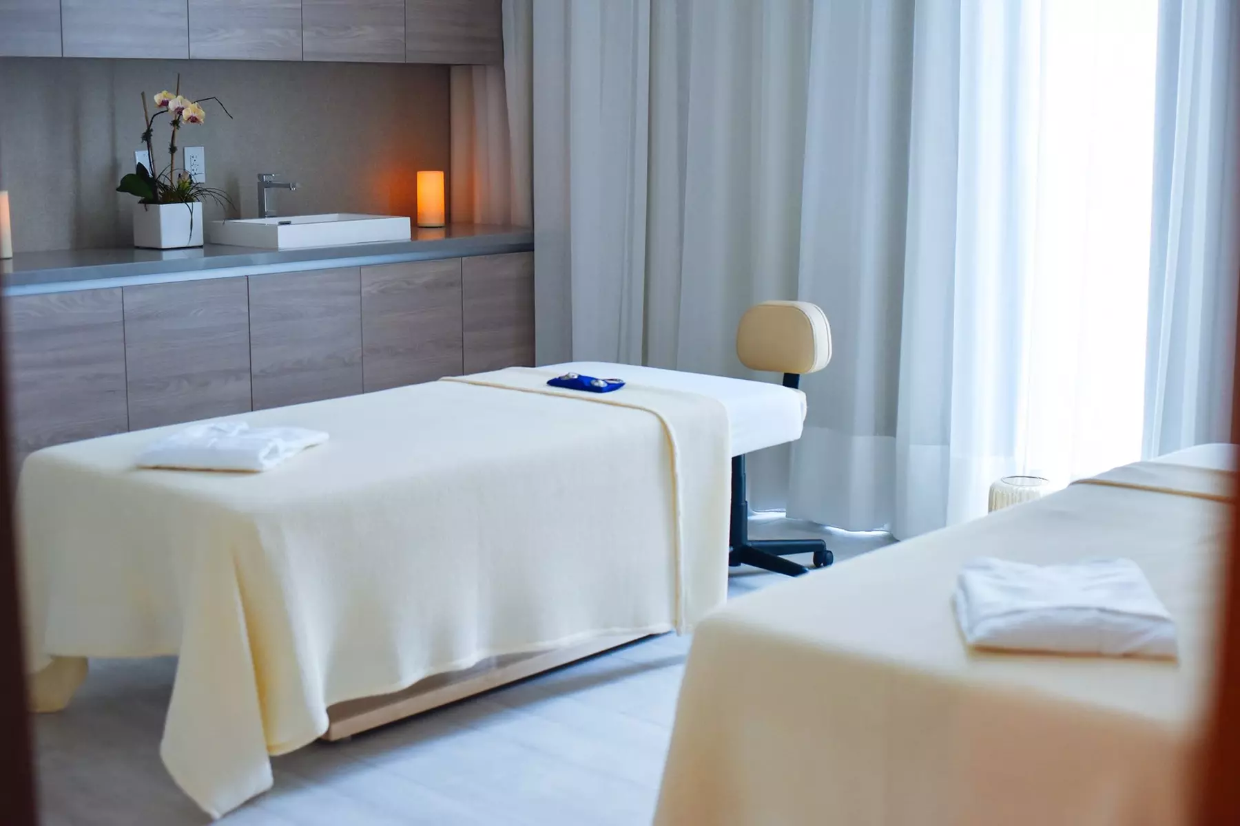 Indulge in Personalized Massages & Facials with Stunning Ocean Views!