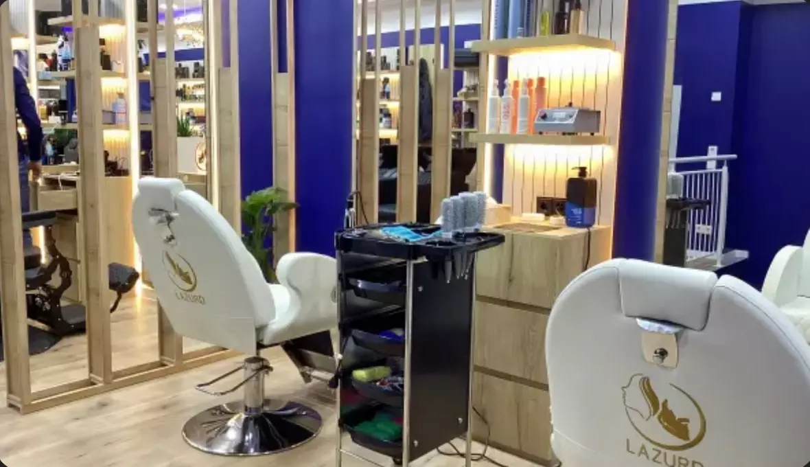 Haarschnitt inkl. Waschen & Föhnen opt. mit Färben inkl. Heißgetränk