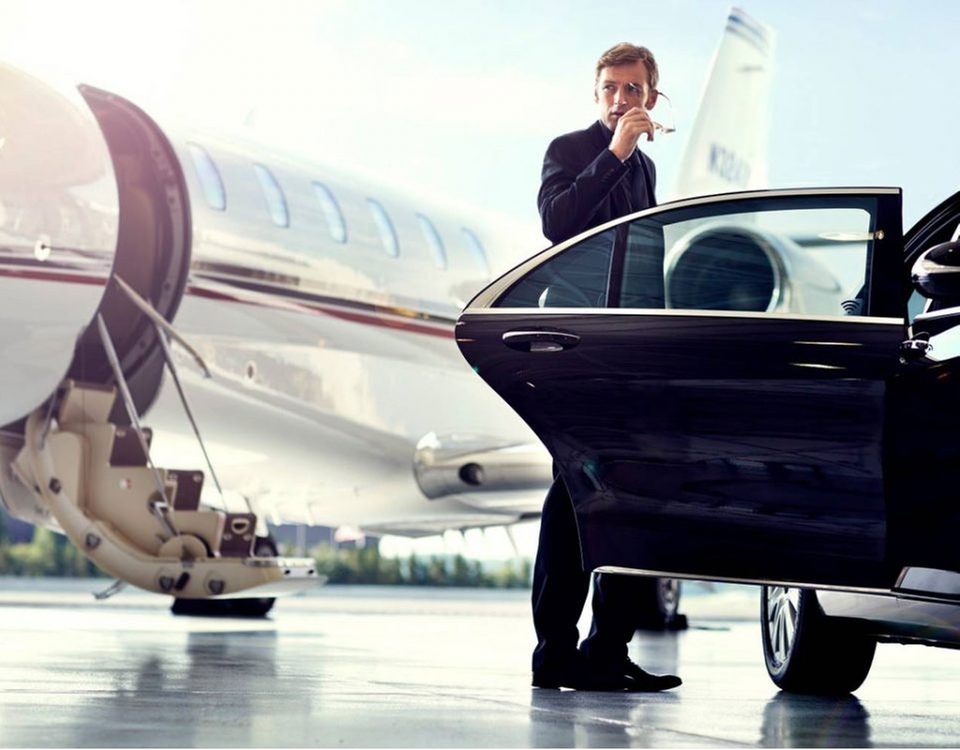 Luxury airport trips with sedans and SUVs for small groups