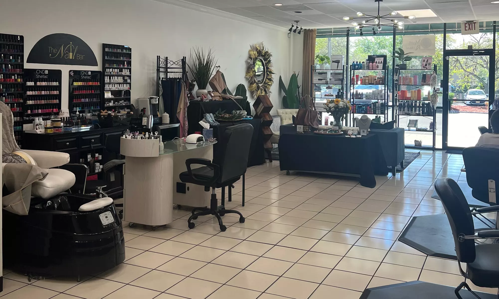 Up to 40% Off on Salon - Women's Haircut at Mane Retreat Salon - Second Medium