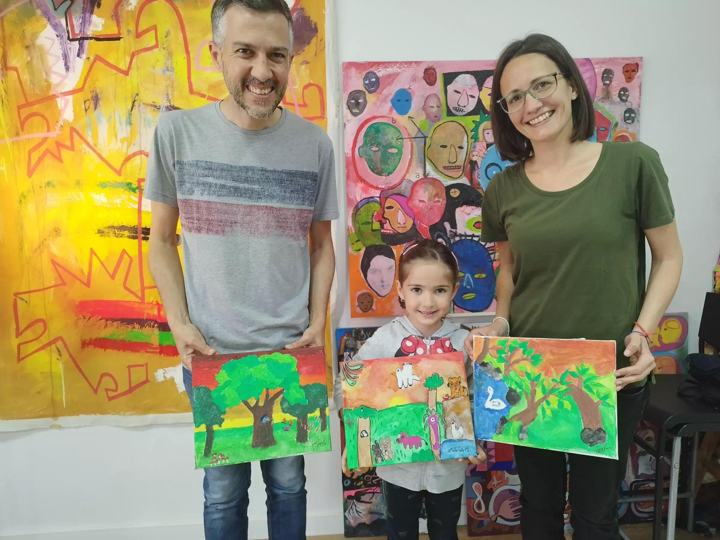 Arte y desayuno con amigos: taller de pintura creativa de 2h con desayuno y materiales incluidos para 1, 2 o 4 personas