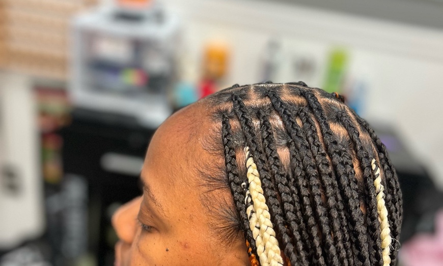 Image 2: Choice of Knotless Session, Freestyle Braids or Cornrows Session