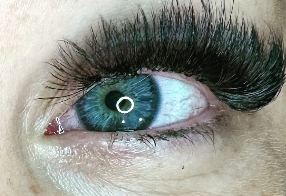 Transform Your Look with Stunning Eyelash Extension Options