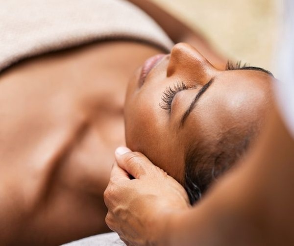 Experience a Therapeutic Facial with Relaxing Massages