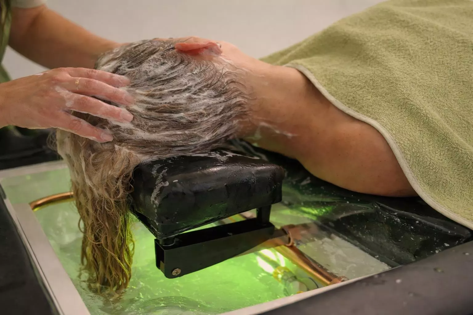 Head spa classique, signature" ou premium à Mougins avec L'Instant M