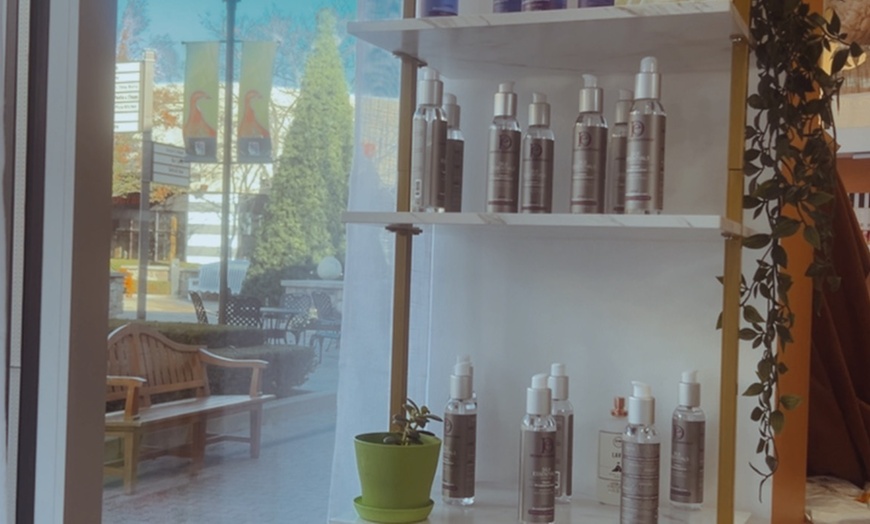 Image 2: Transform Your Hair with a Silk Press Beauty Package