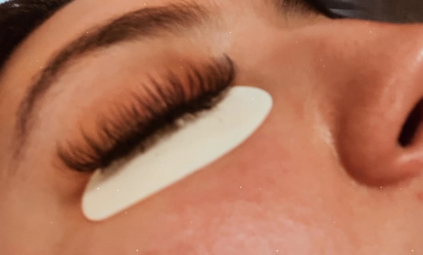 Image 7: Full Set of Classic Eyelash Extensions with Optional Volume or Fills