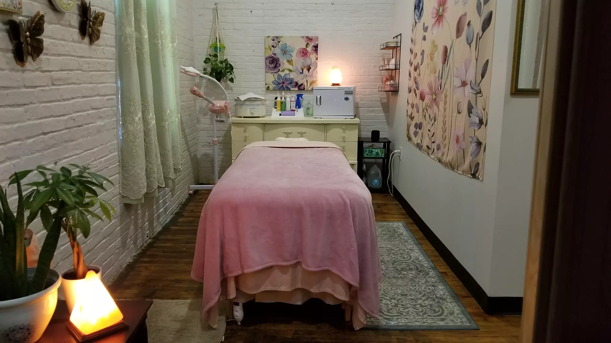 Up to 20% Off on Hot Stone Massage at Deja Vu Spa Studio - Second Medium