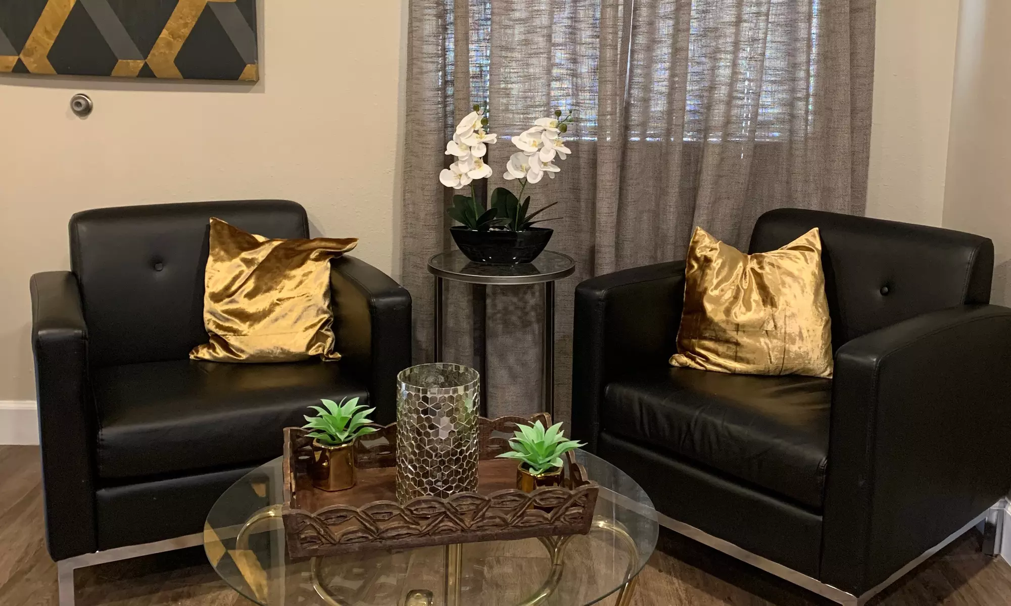 Experience Zenity Spa's Facial Packages for Acne or Anti-Aging with up to 36% off. A rejuvenating blend of therapies awaits.