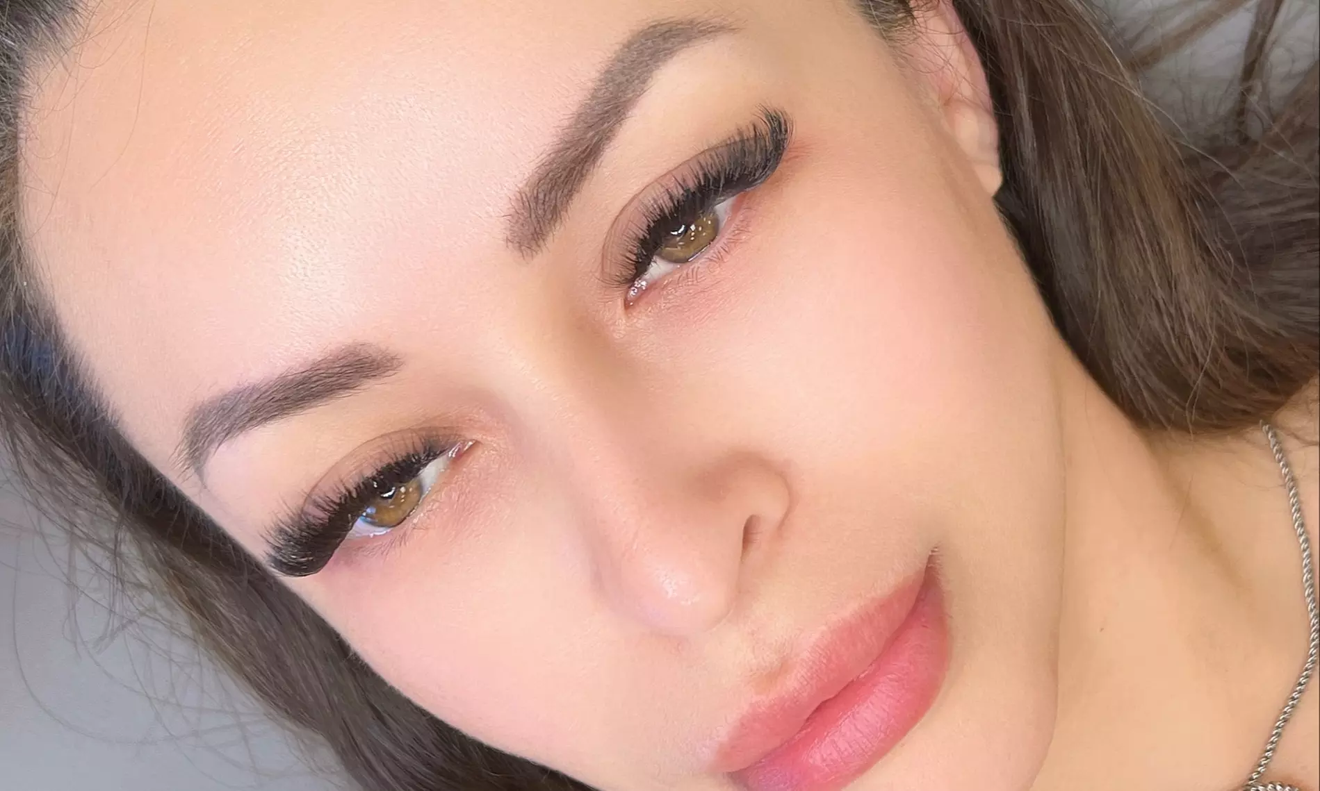 Enhance your natural beauty with Lashing Out SA Academy's full set and fill options for classic, hybrid, or volume eyelash extensions with up to 45% off - Primary Image