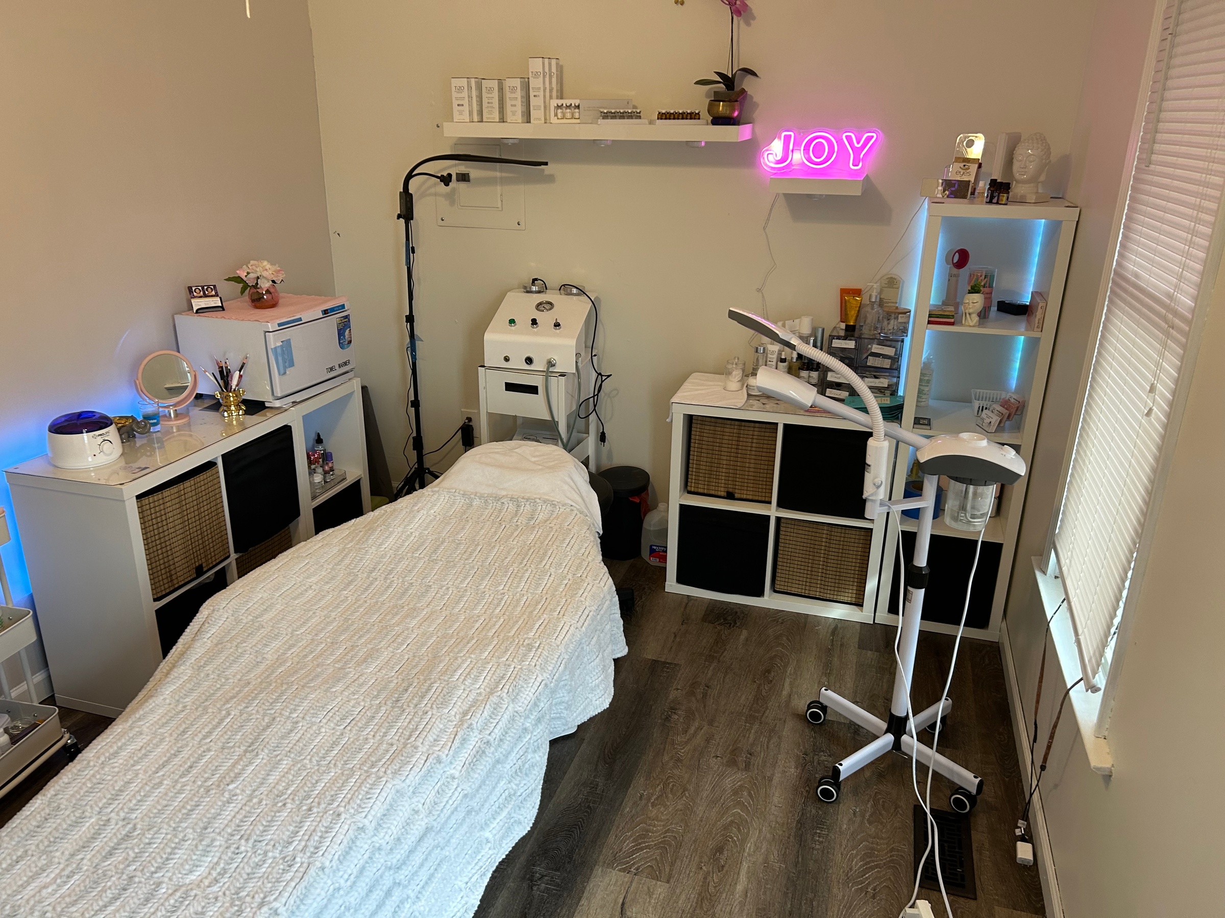 30-Min or 60-Min Exfoliating Facial, Dermaplane Glow Anti-Aging Facial