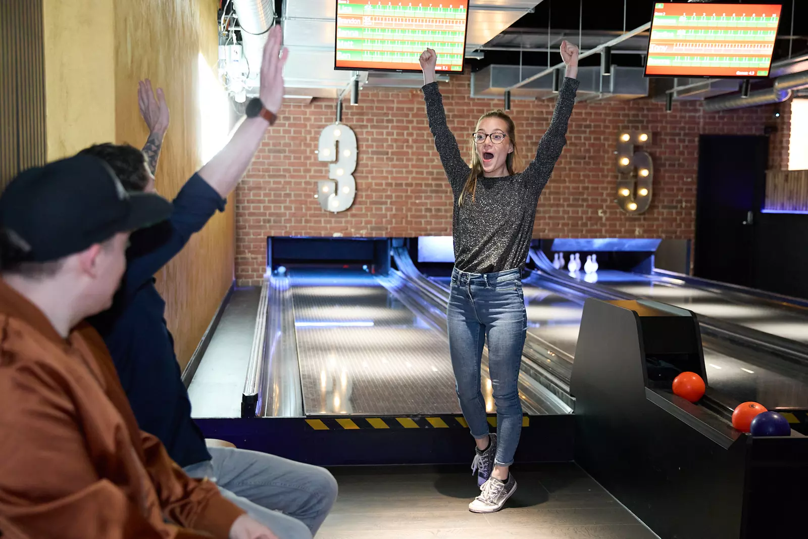 One Hour Bowling with Pizzas