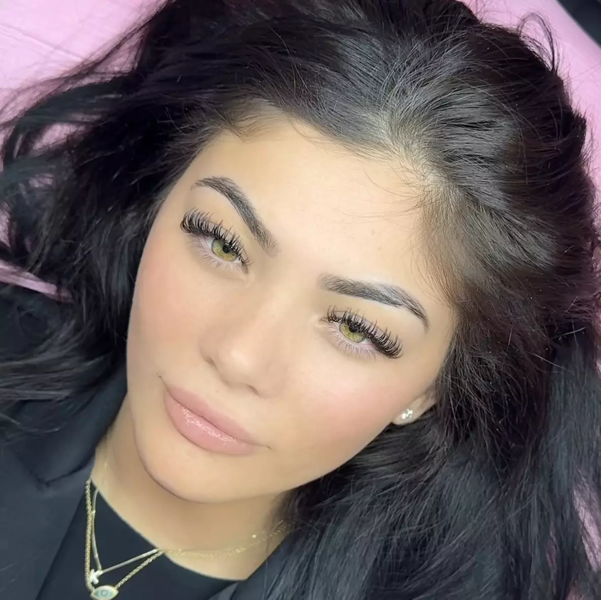 Elevate Your Look: Wet or Volume Lash Full Sets