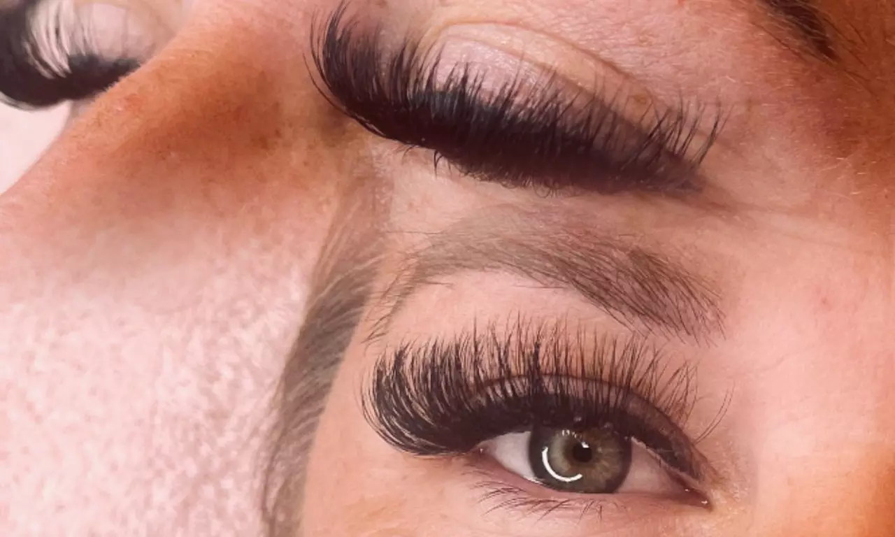 Up to 55% Off on False Eyelash Application at PrettyBiddyBeauty