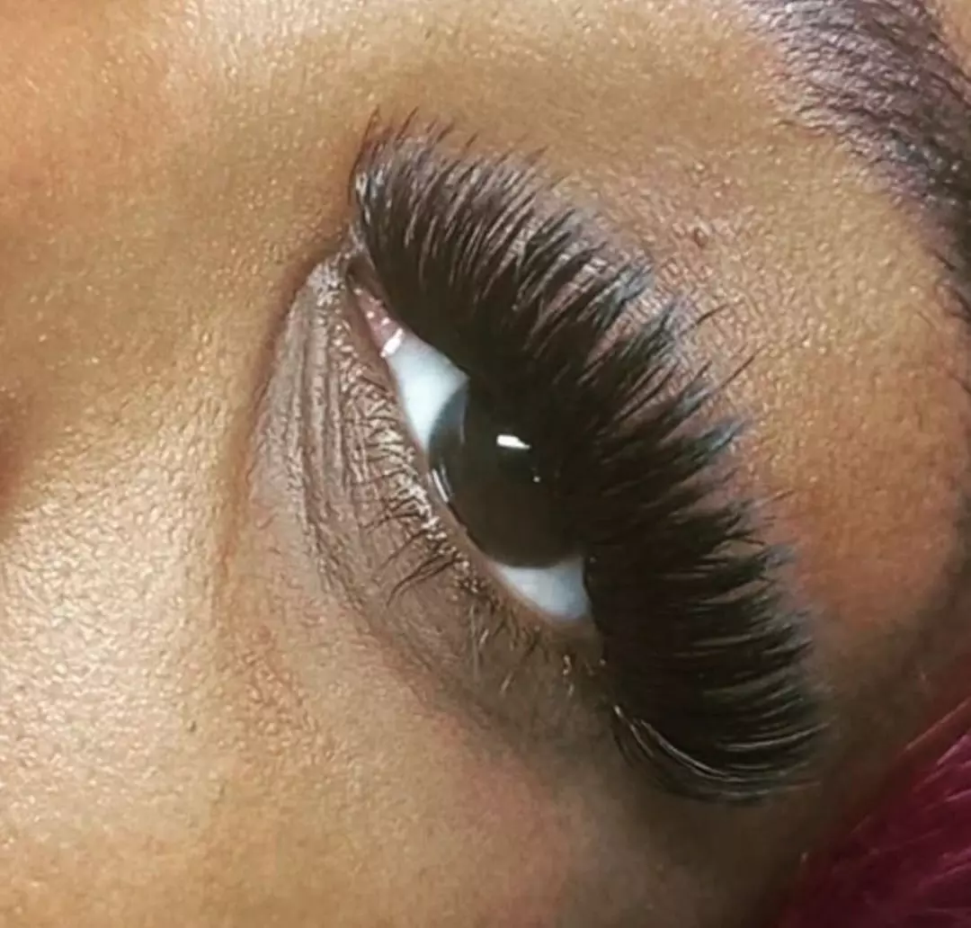 Up to 10% Off on Eyelash Extensions at XOXO Beauty Bar - Second Medium